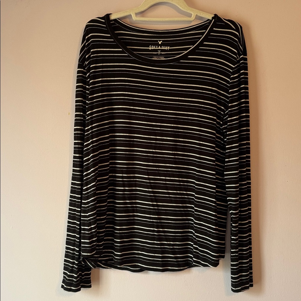 American Eagle Outfitters Soft & Sexy Long Sleeve Shirt